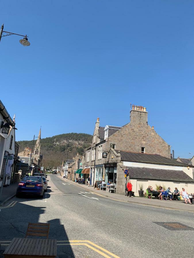 Alexandra Hotel Ballater Exterior photo